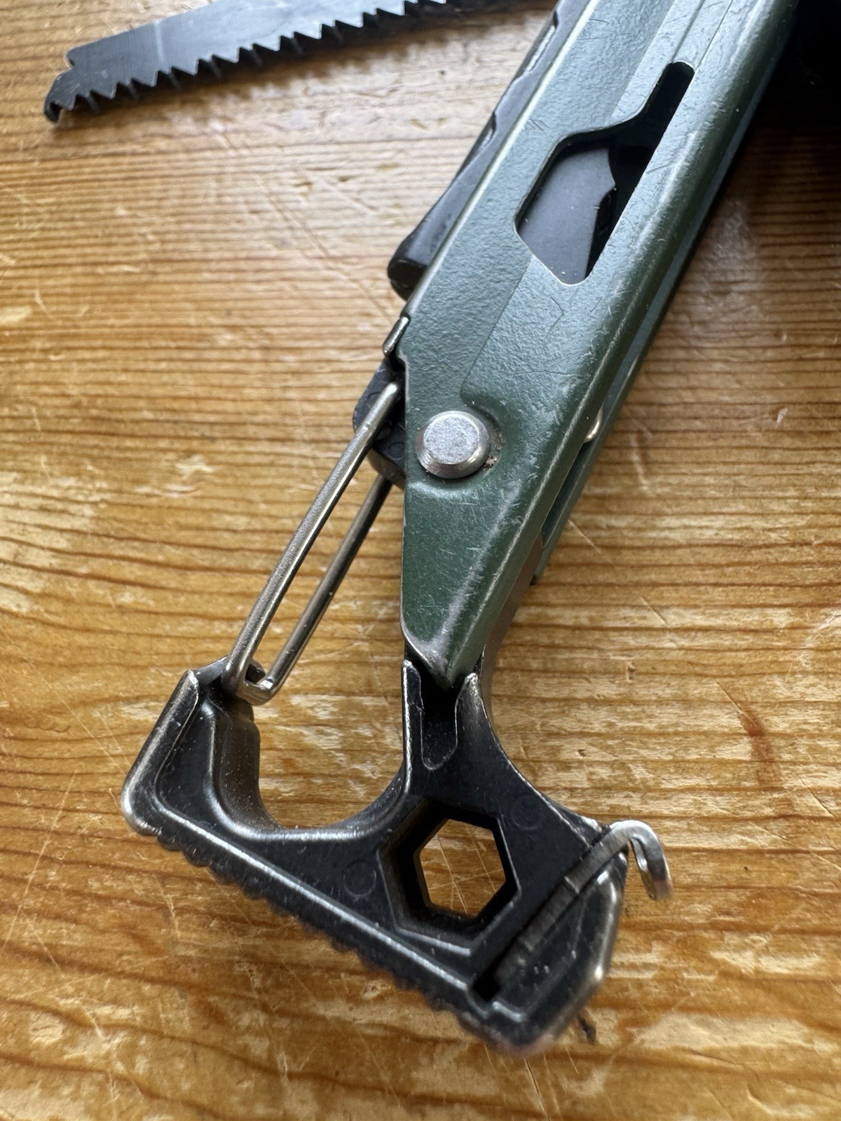 Leatherman Signal Multi-Tool Topo Green