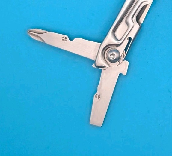 Leatherman Rev 3.8″ Multi-Tool, Stainless!