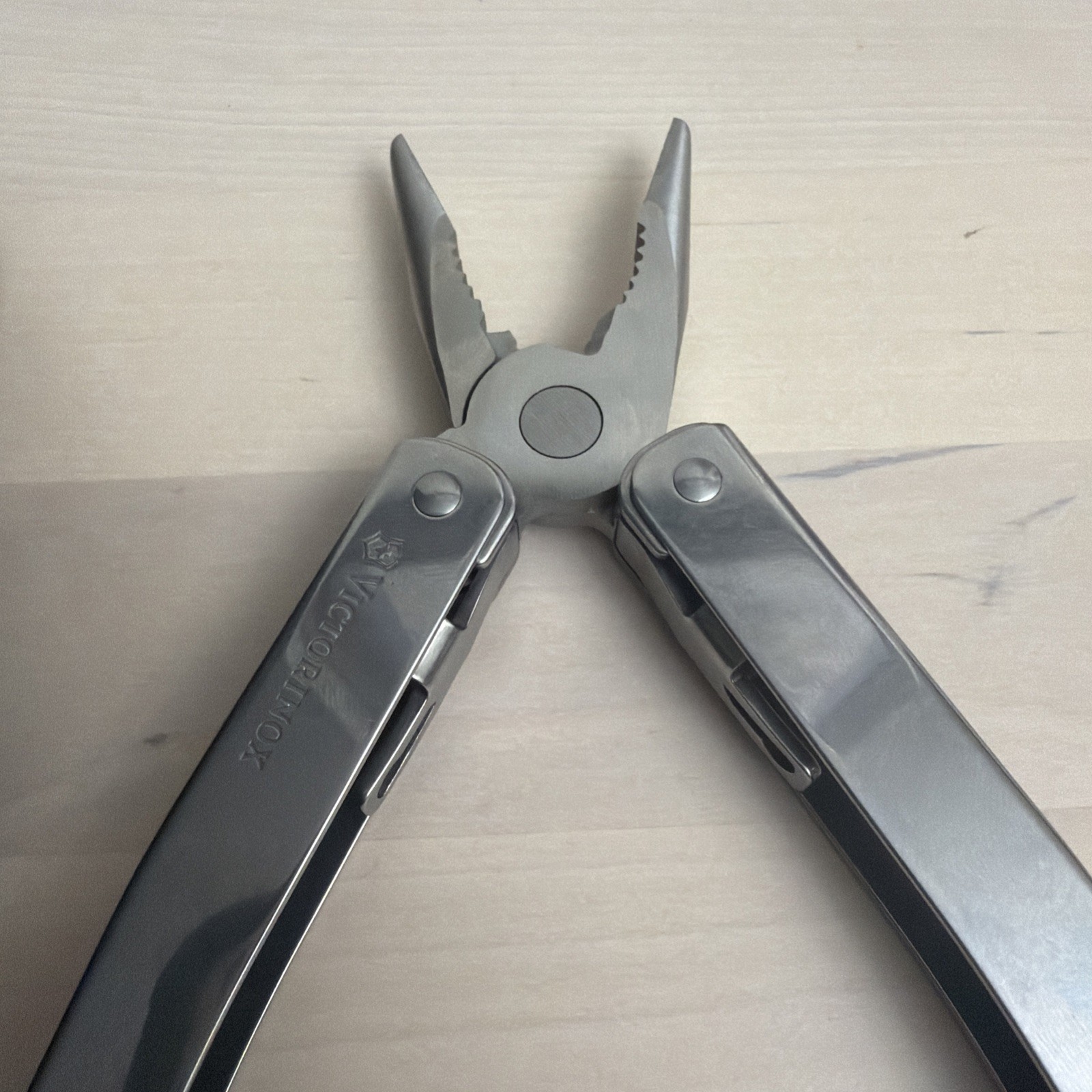 Multi Tool 24 Function Swiss Made with Locking Blade L Pouch Victorinox
