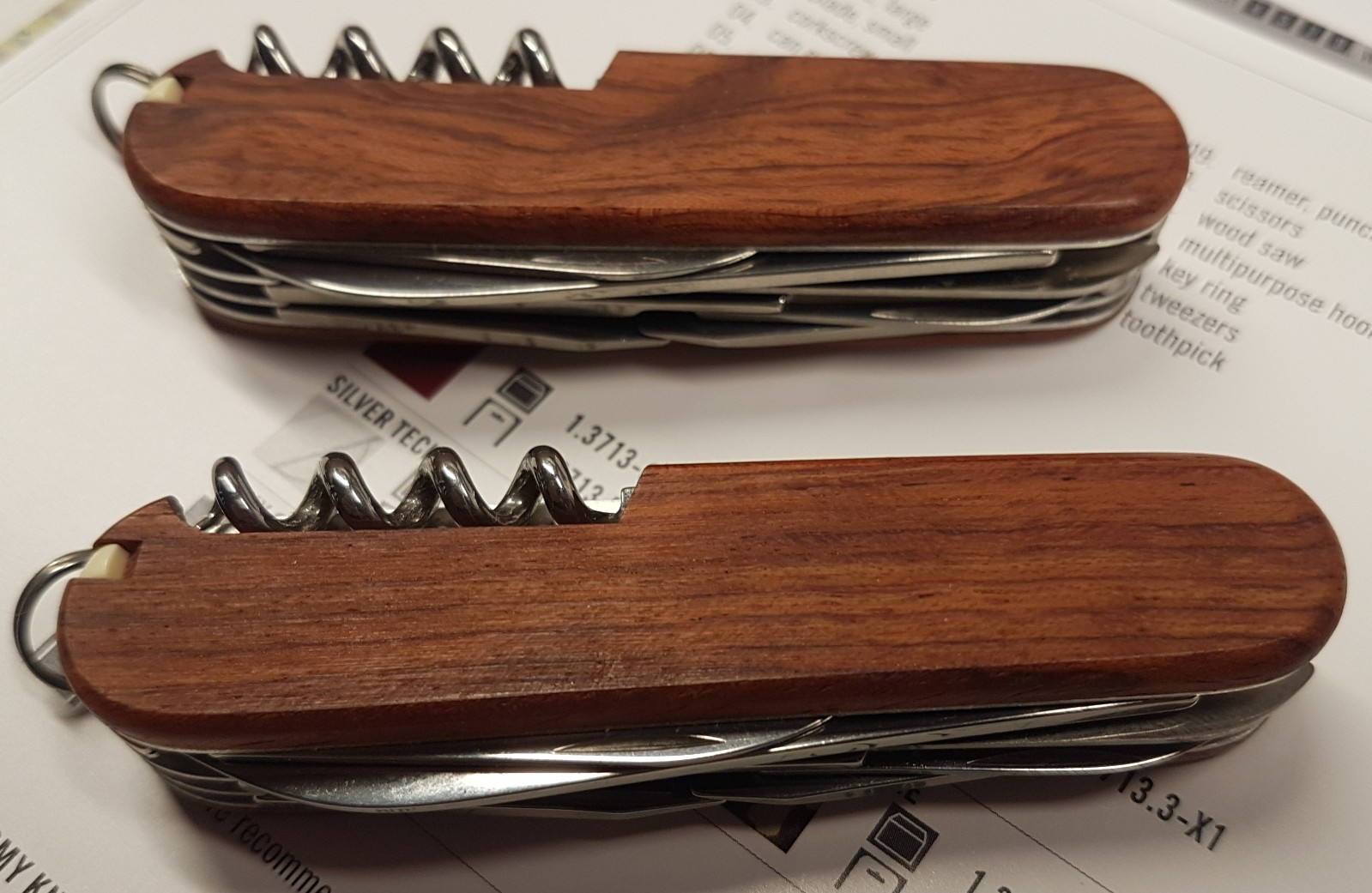 Victorinox Swiss Army Knife HUNTSMAN Walnut WOOD NEW old stock NO box