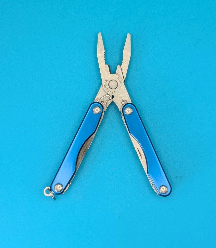 Leatherman Squirt P4 Multi-Tool, Key Ring, Retired, BLUE!