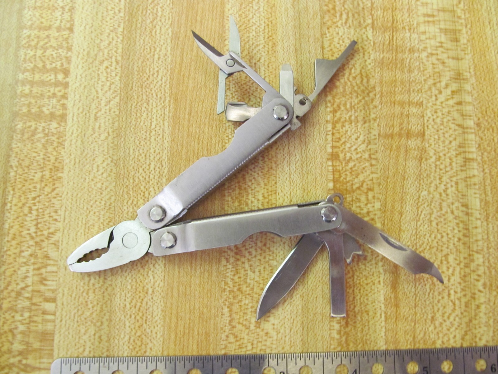 Lot of 8 Various brands inc. Winchester and Coast Multi Tools