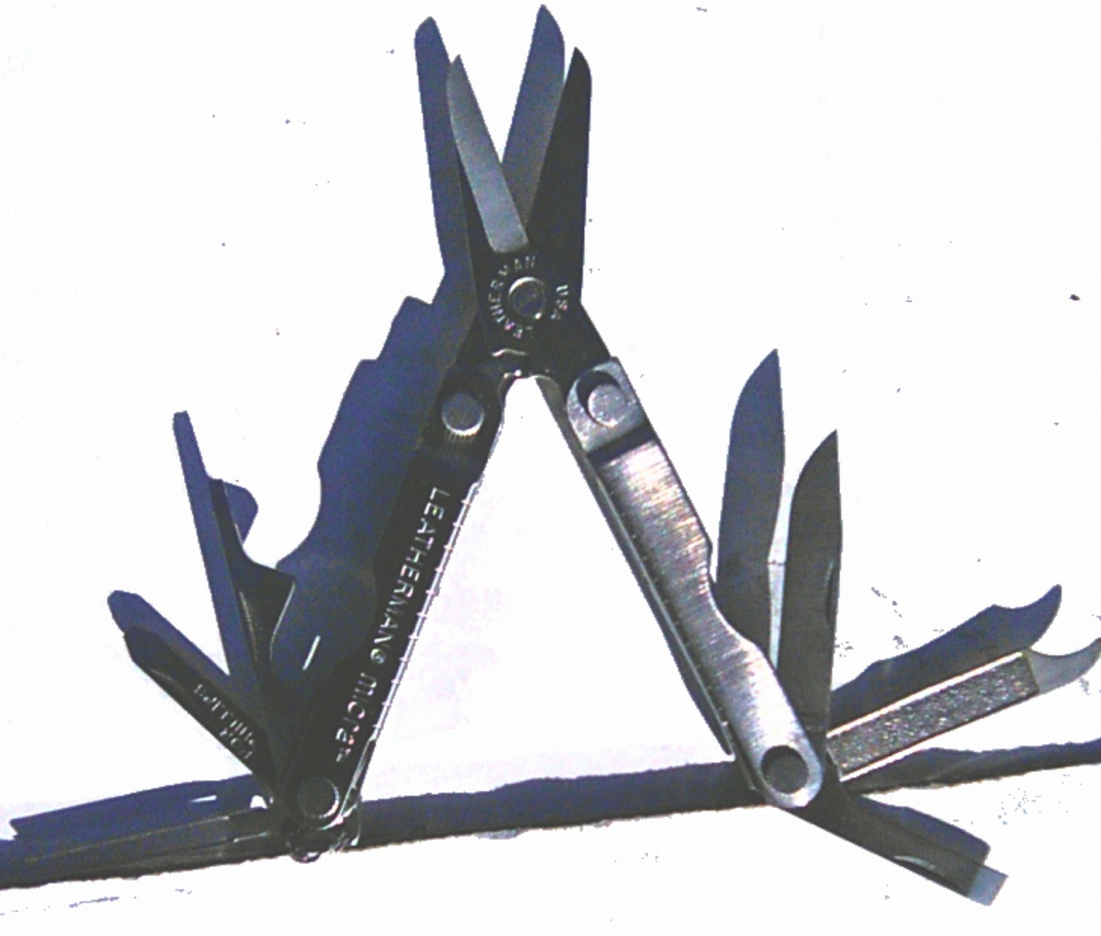 LEATHERMAN MICRA MULTI-TOOL WITH MINI-MAG-LIGHT IN CARRYING CASE, MADE IN USA