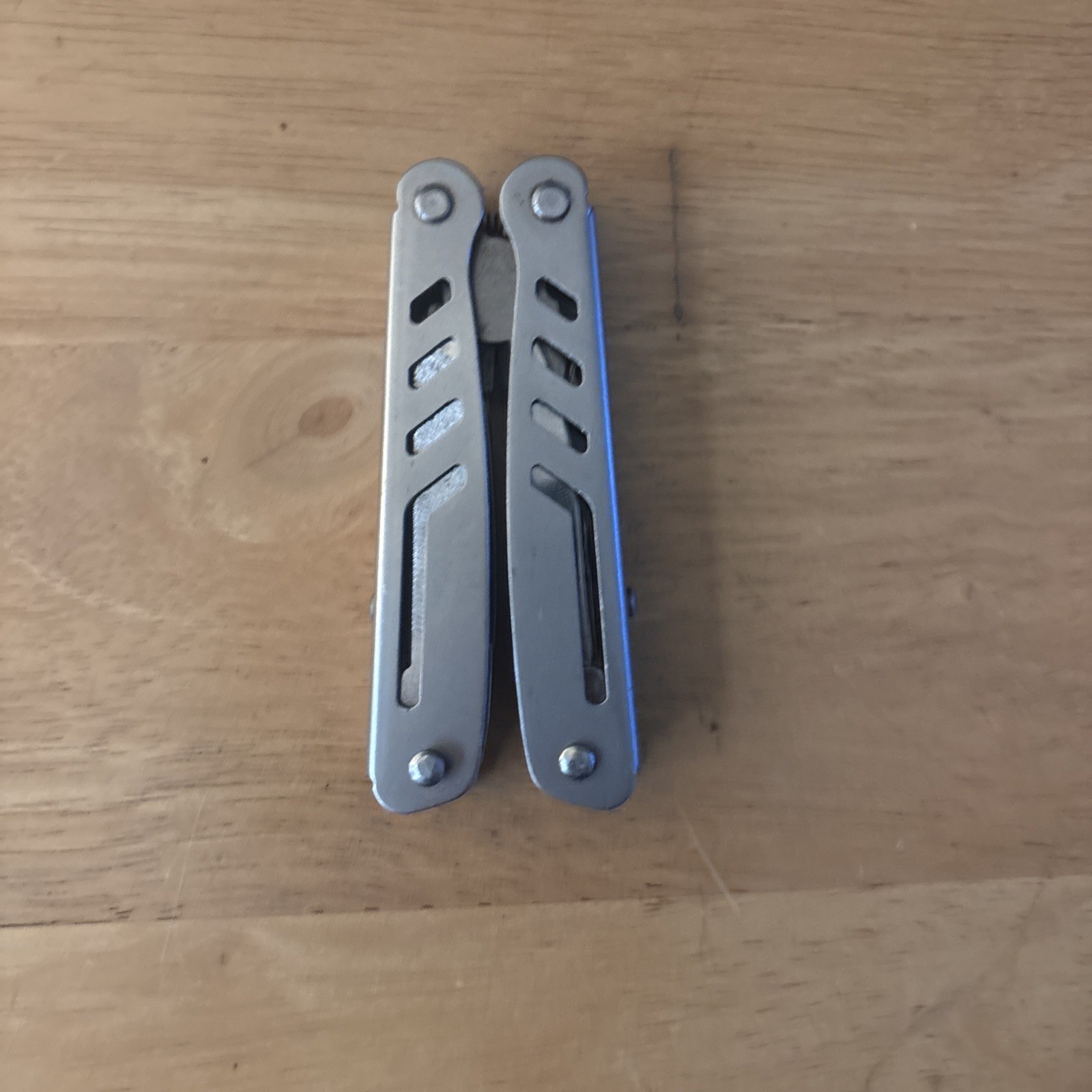 Multiper Silver Stainless Steel Multi-Tool Knife Pliers Screwdrivers bottle open