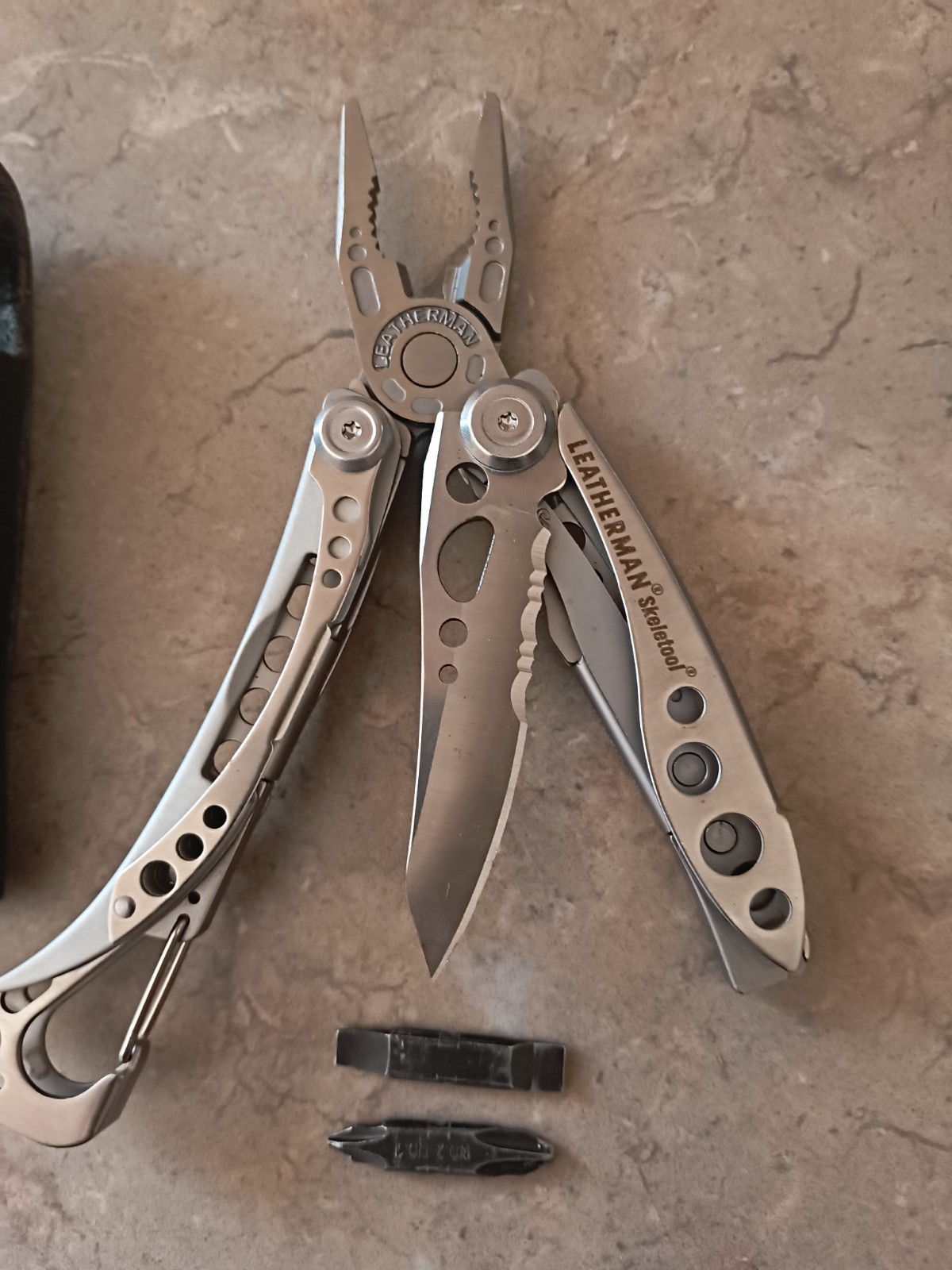Leatherman Skeletool Multi-Tool Stainless 830845/Leather Sheath