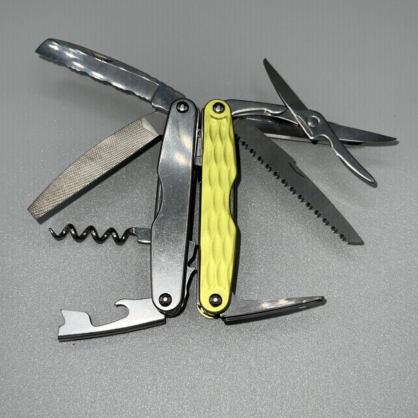 Leatherman Juice XE6 Moss Green 14 Tool Multi-Tool w/Sheath Retired 831931