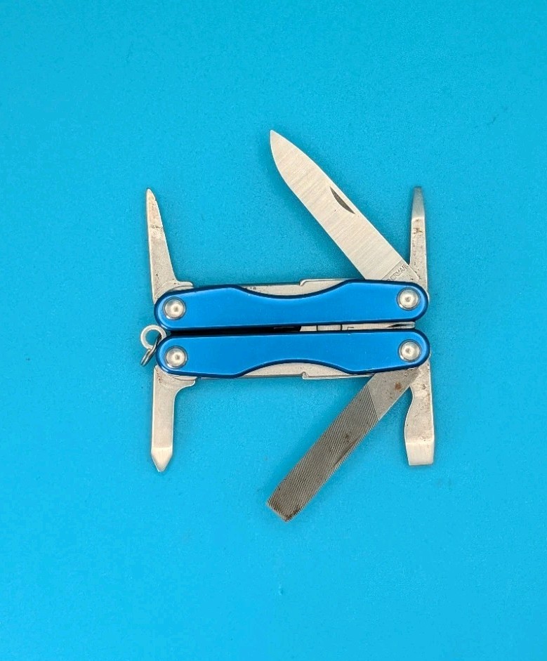 Leatherman Squirt P4 Multi-Tool, Key Ring, Retired, BLUE!