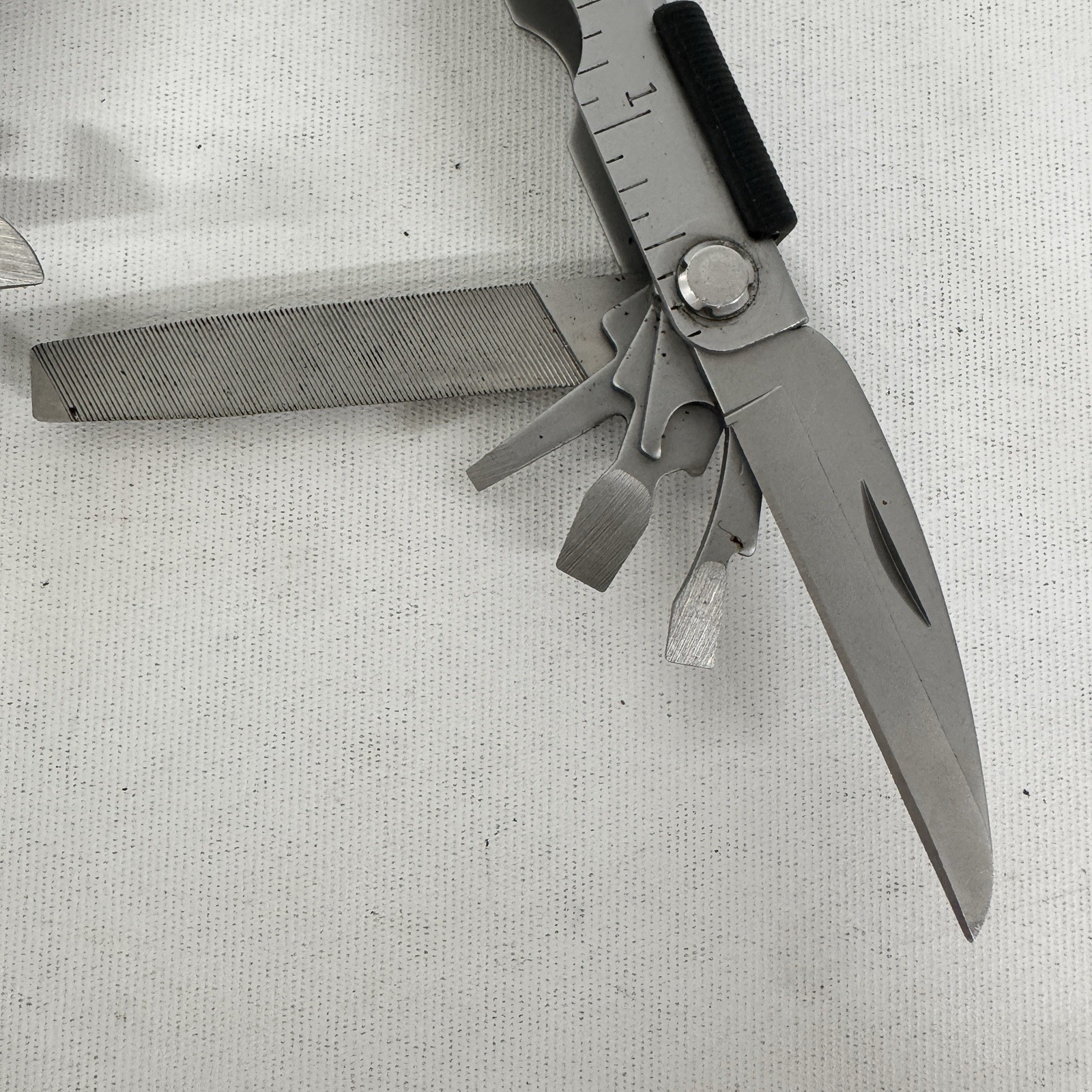 Gerber Tools Stainless Steel Needle Nose Multiplier Multi-Tool w/ Cutter MP600