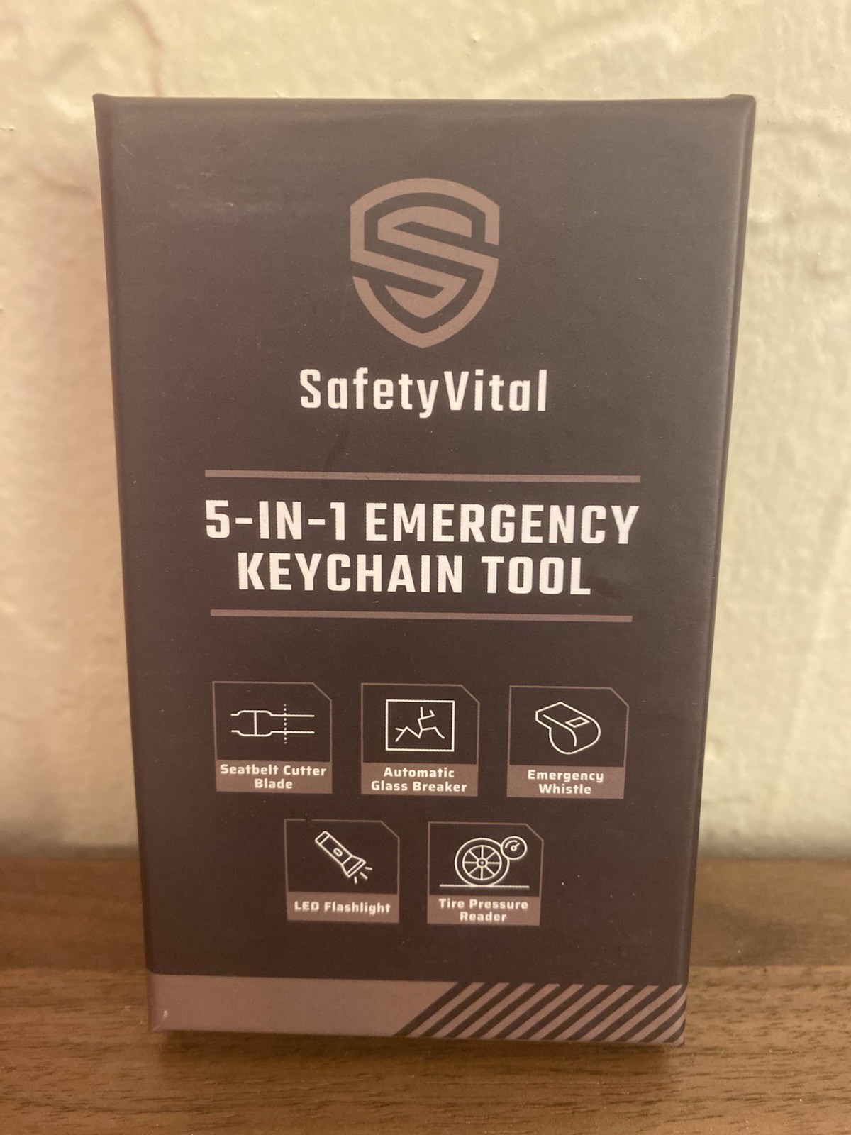 SafetyVital 5-in-1 Emergency Keychain Tool Seatbelt Cutter Glass Breaker