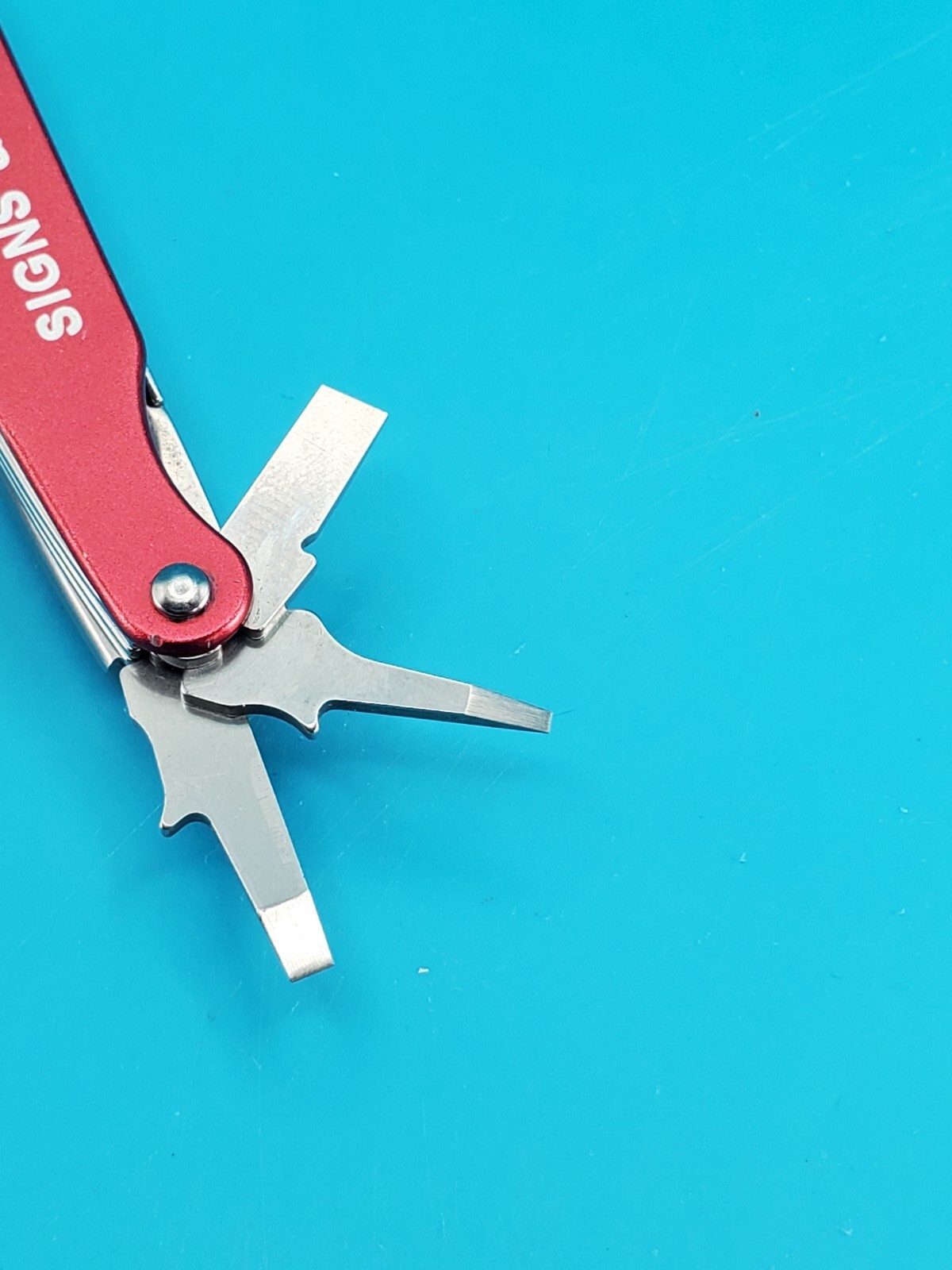 Leatherman Juice C2 Red Multi Tool! RETIRED! NICE! SIGNS & SHAPES