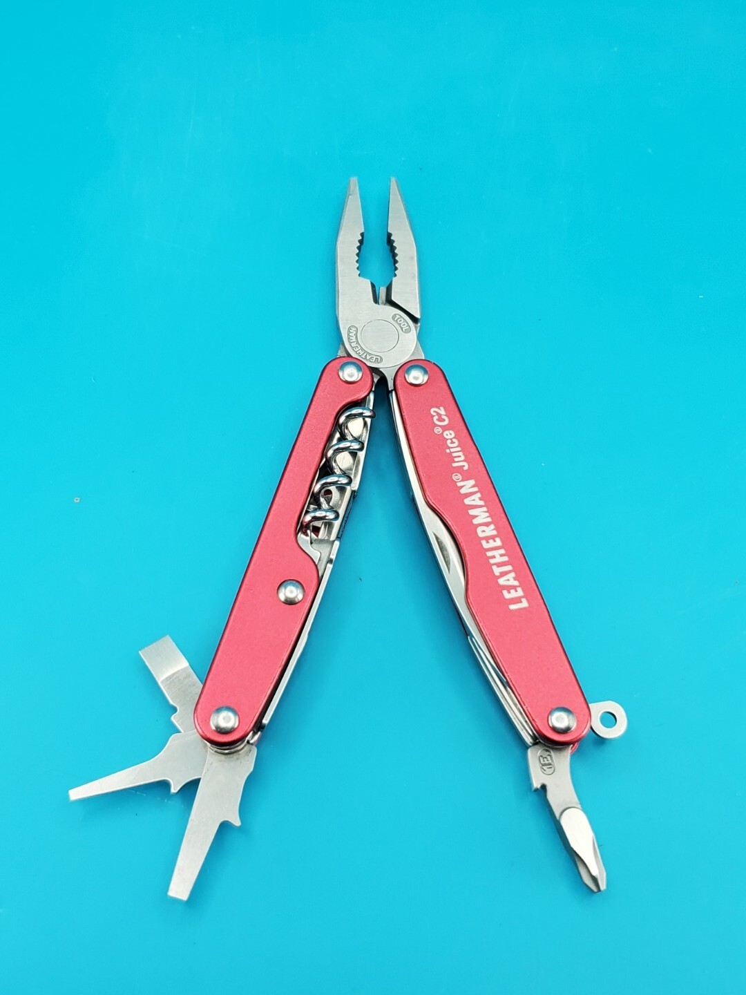 Leatherman Juice C2 Red Multi Tool! RETIRED! NICE! SIGNS & SHAPES