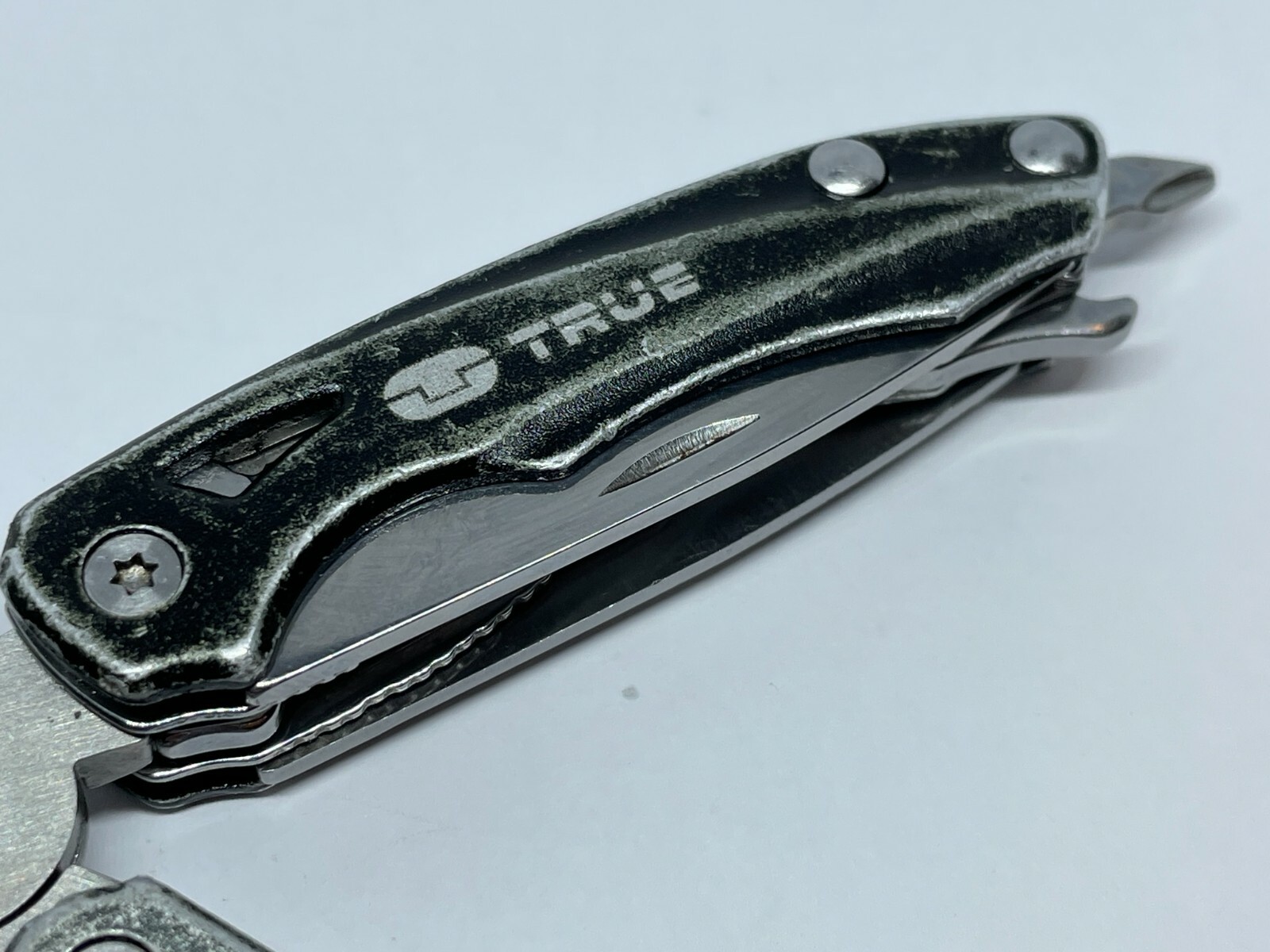 True Utility Seven Multi-Tool 7 in 1 Compact Pocket Knife Quick Release Clip