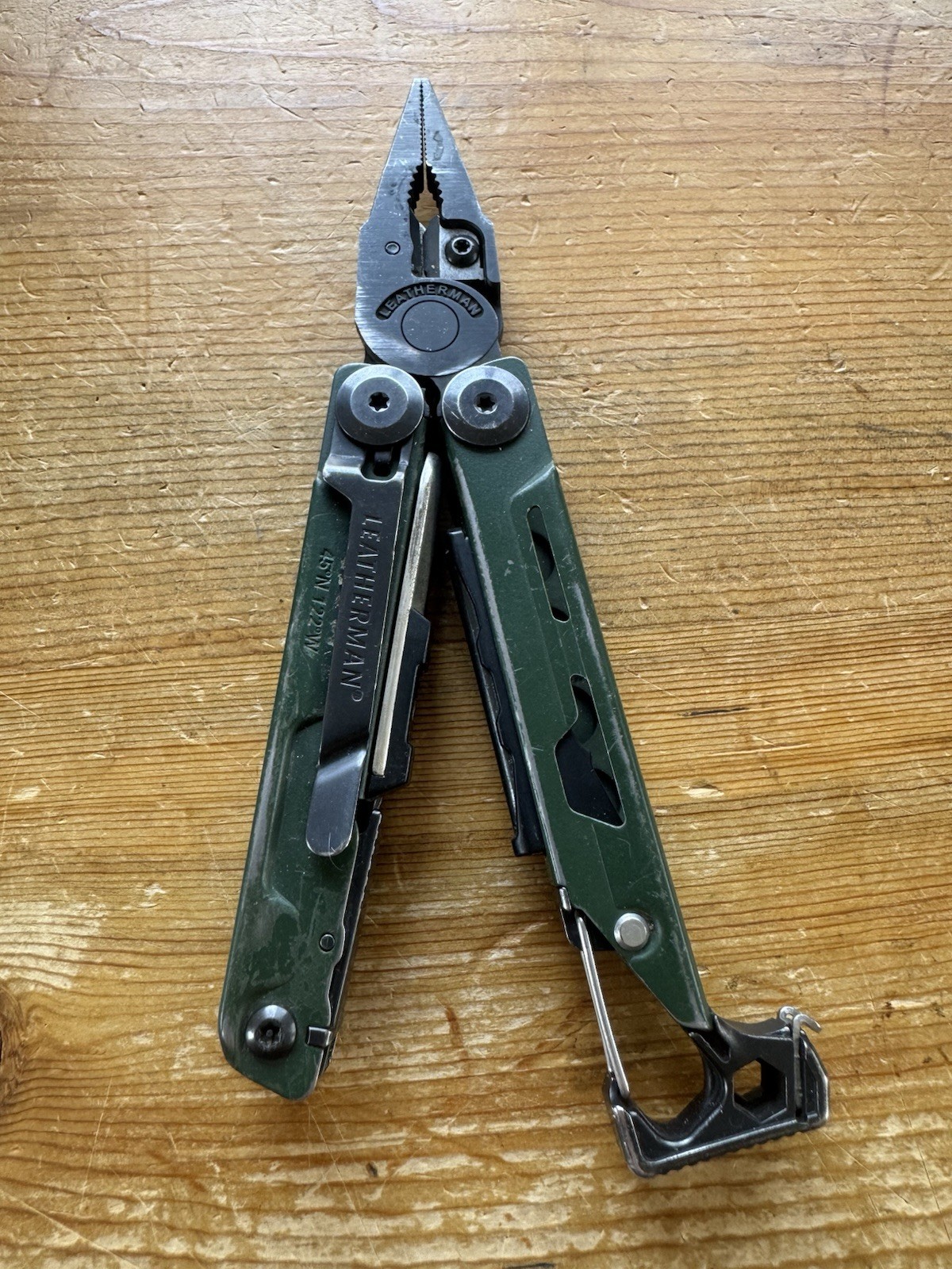 Leatherman Signal Multi-Tool Topo Green
