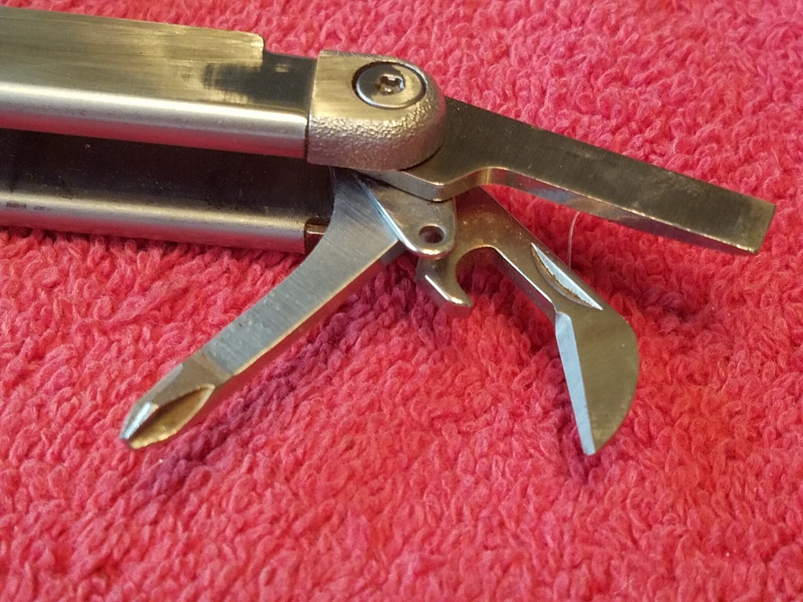 Leatherman “WAVE” Stainless Steel Multi Tool with Leather Sheath 1998 USA
