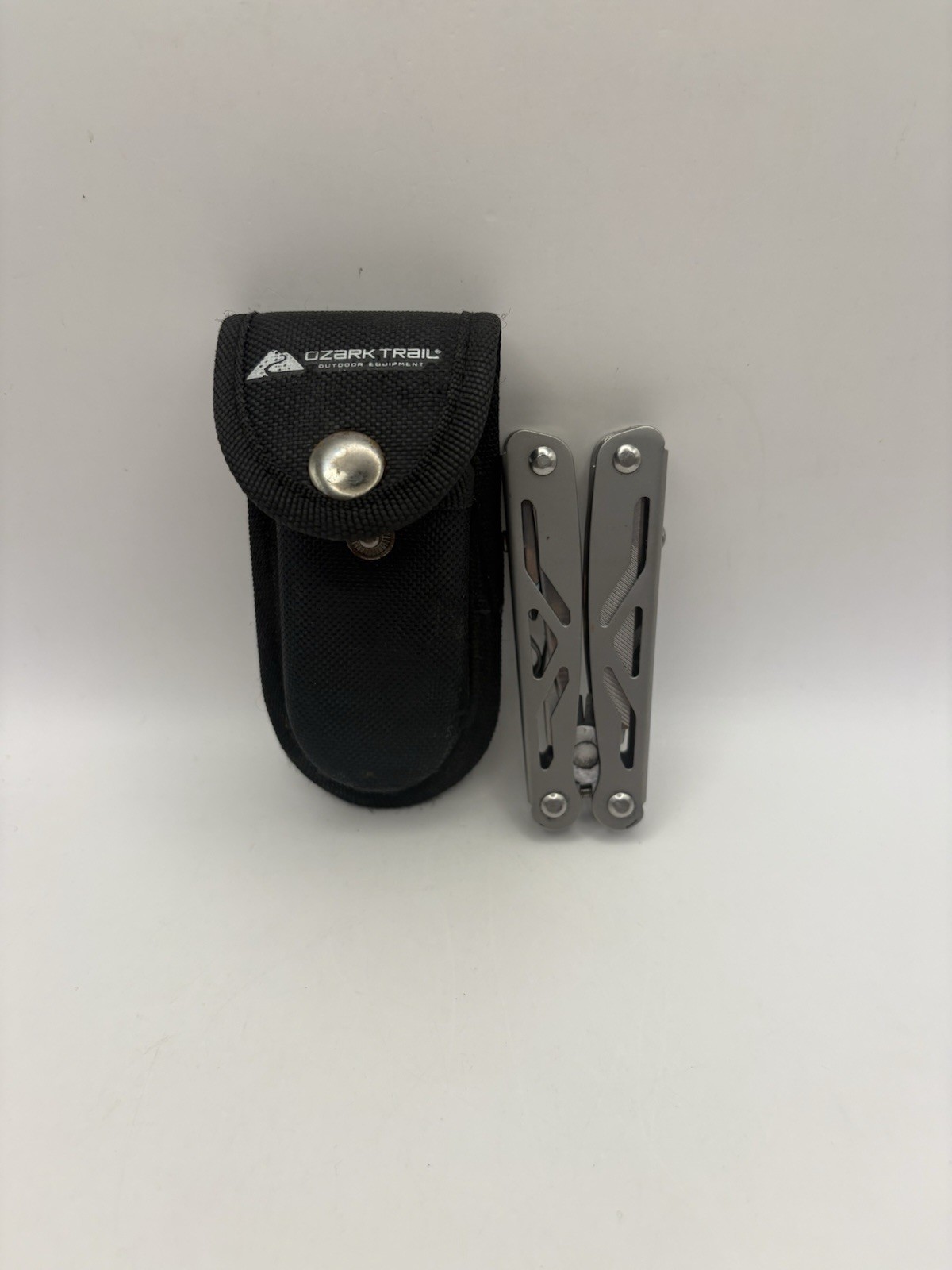 Man Cave Camping Biking Ozark Trail Outdoor Equipment Multi Tool 9 Tools & Case