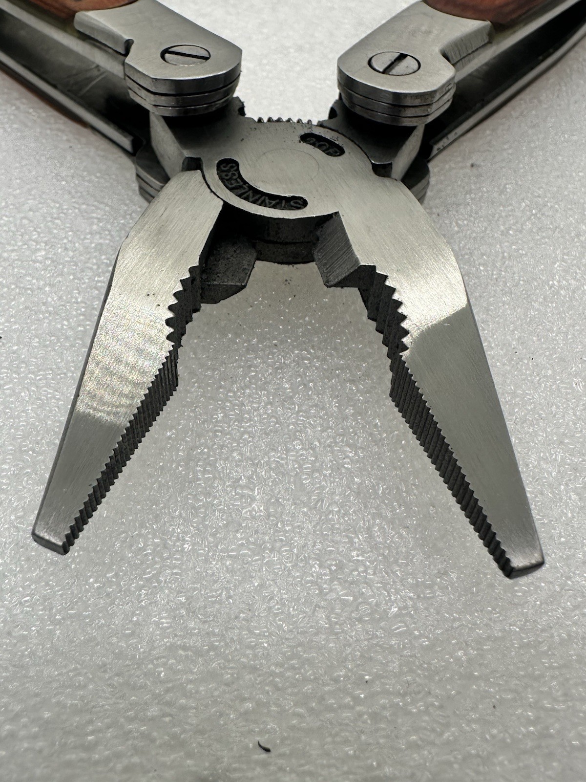 Winchester Wood Inlay Butterfly Opening 12 In 1 Multitool W/ Sheath & Bit Set
