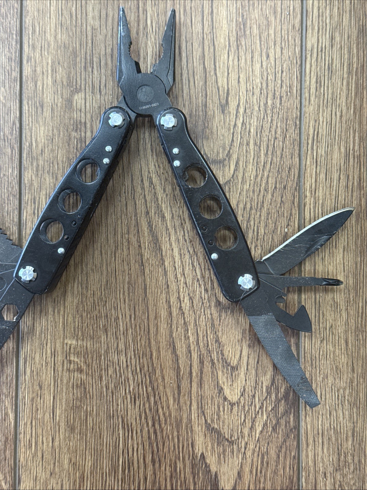Used Smith & Wesson 16 Function Multi-Tool Black Knife