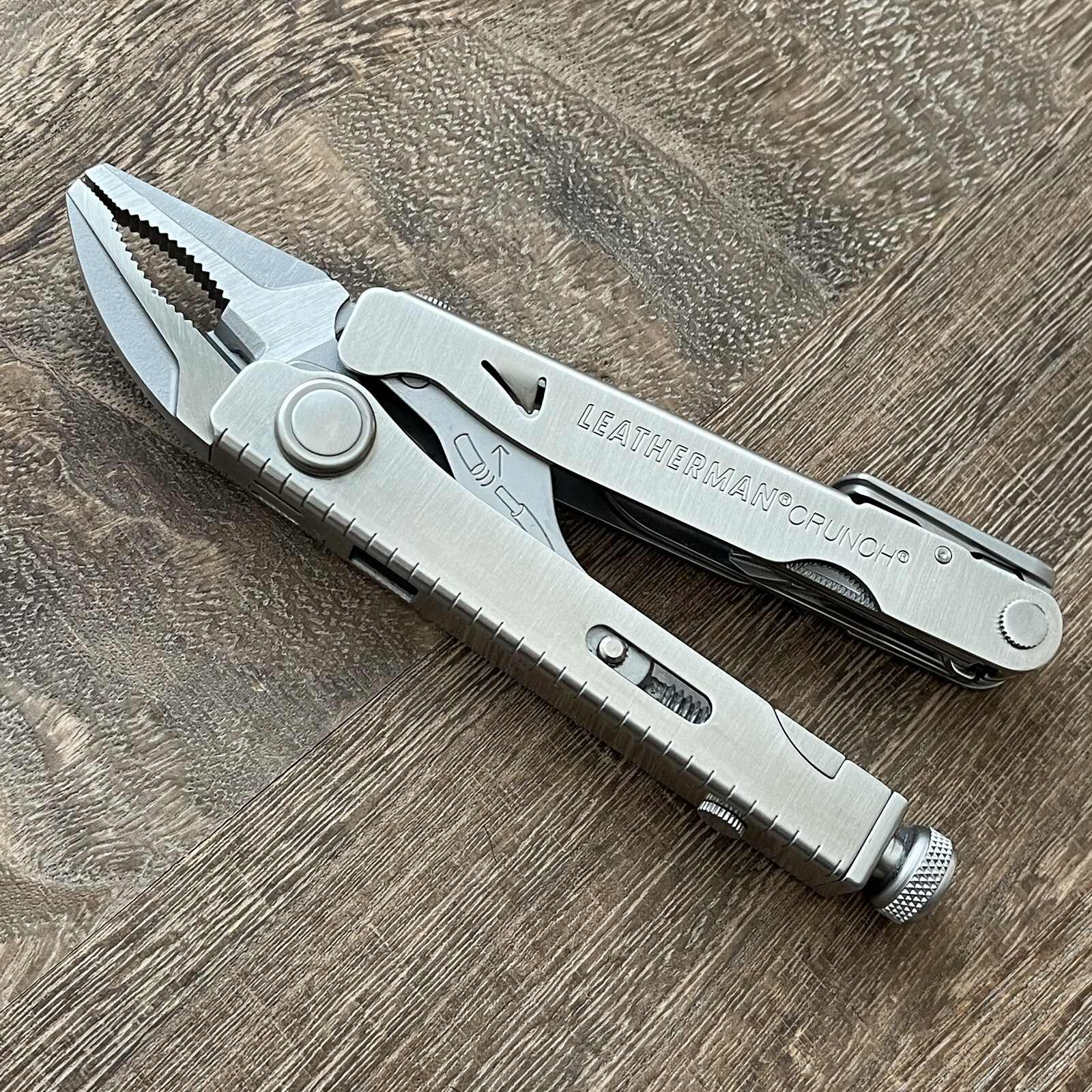 Leatherman Crunch multitool w/snap ballistic nylon sheath. Made in USA