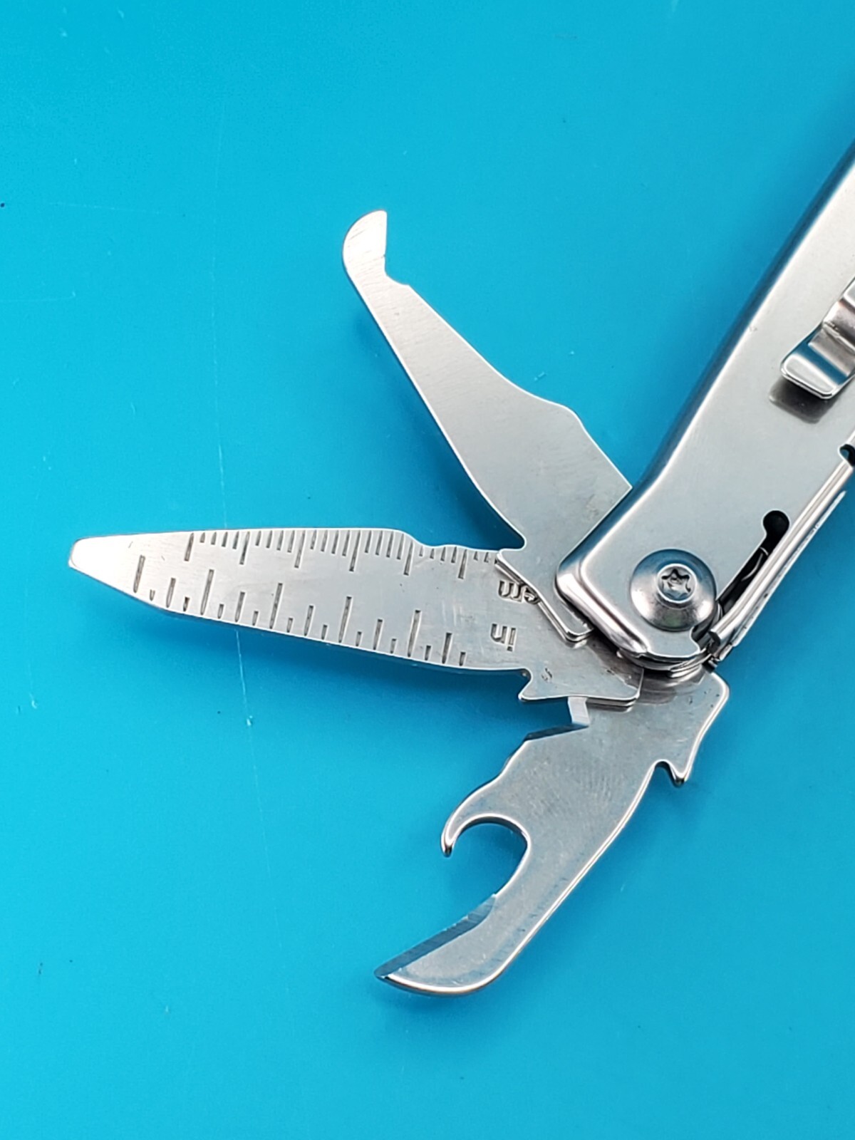Leatherman Rev 3.8″ Multi-Tool, Stainless! *MINOR RUST ON ITEM*