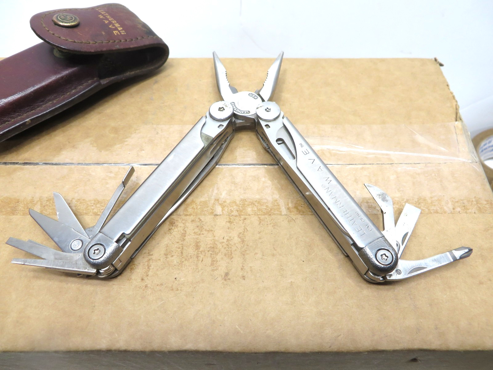 Leatherman ‘Wave’ with Leather Pouch