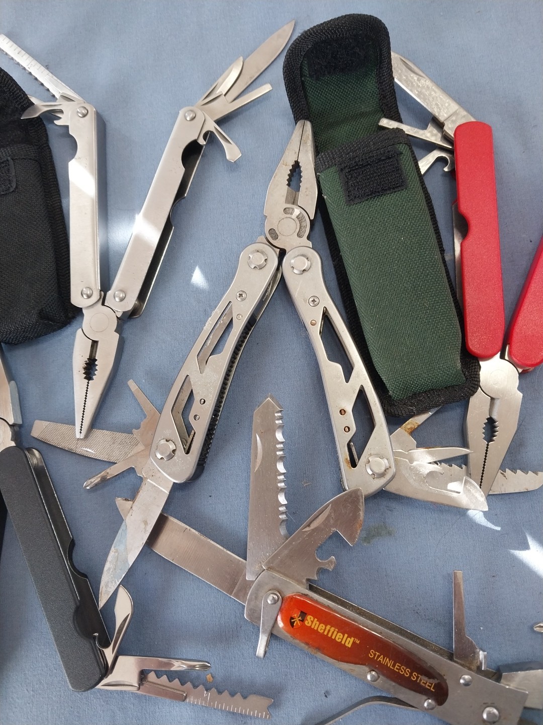 6 multi tools pliers knife screwdriver’s file Etc.