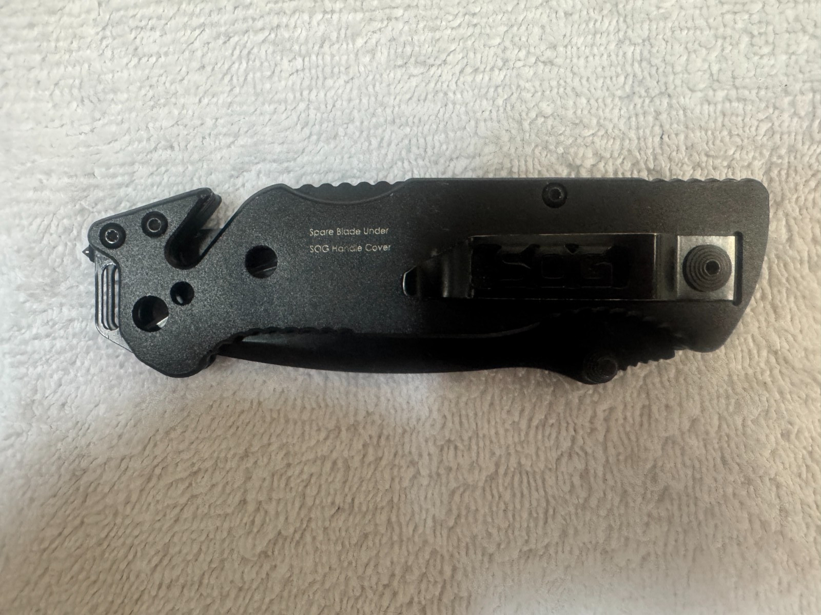 SOG Escape Folding Rescue Knife 3.4″ Black Combo Blade Aluminum Handles FF25-CP