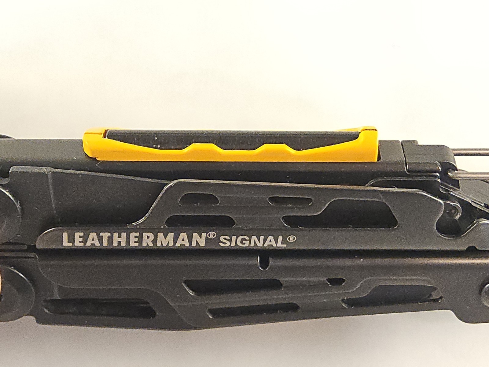 Leatherman Signal Black Multi Tool 19 in 1 Tools 06/23 + Exc. Cond. + FREE POST