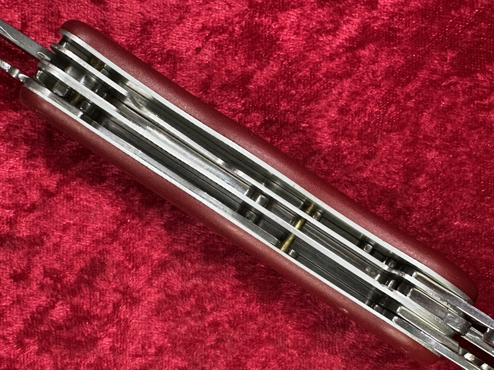 Victorinox Atlas Red Large Swiss Army Knife 111mm 11 Tool 4 Layer (671)