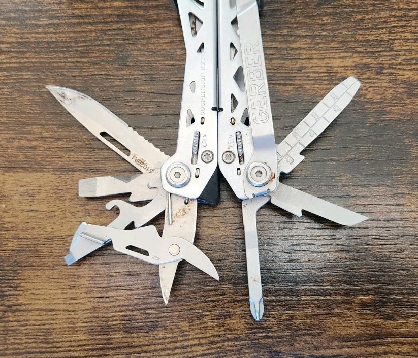 Gerber Suspension NXT Multi Tool Pliers Knife Scissors – Good Condition – D61