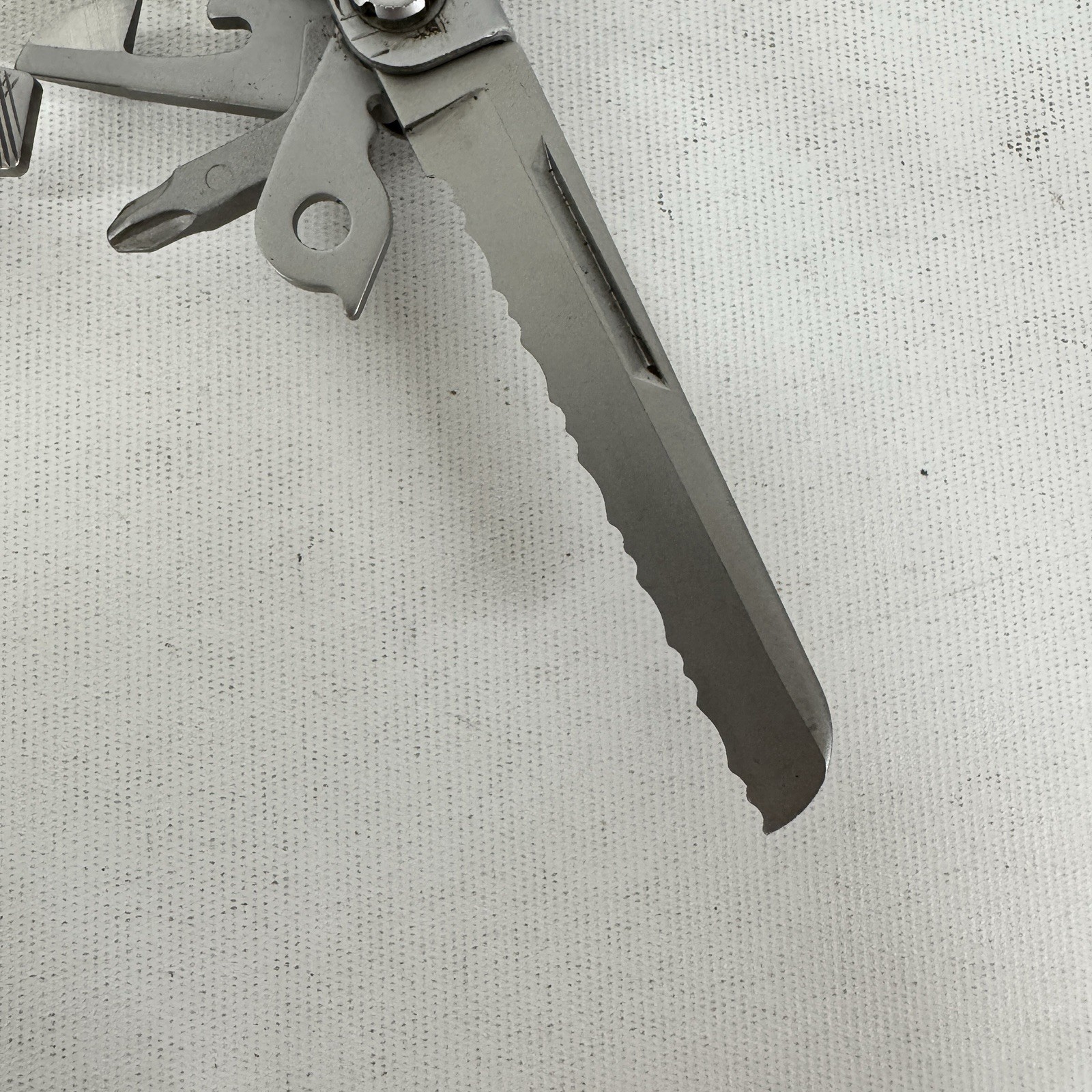 Gerber Tools Stainless Steel Needle Nose Multiplier Multi-Tool w/ Cutter MP600
