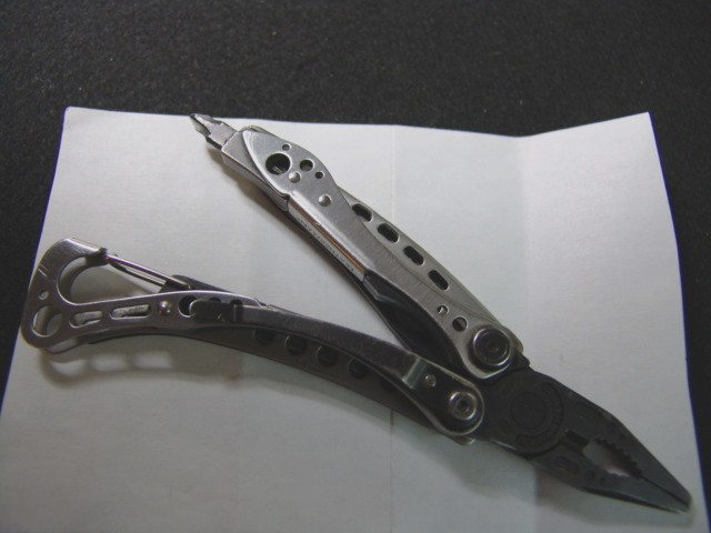 LEATHERMAN SILVER/BLACK SKELETOOL-MULTI TOOL & RETIRED STYLE -LOT OF 2