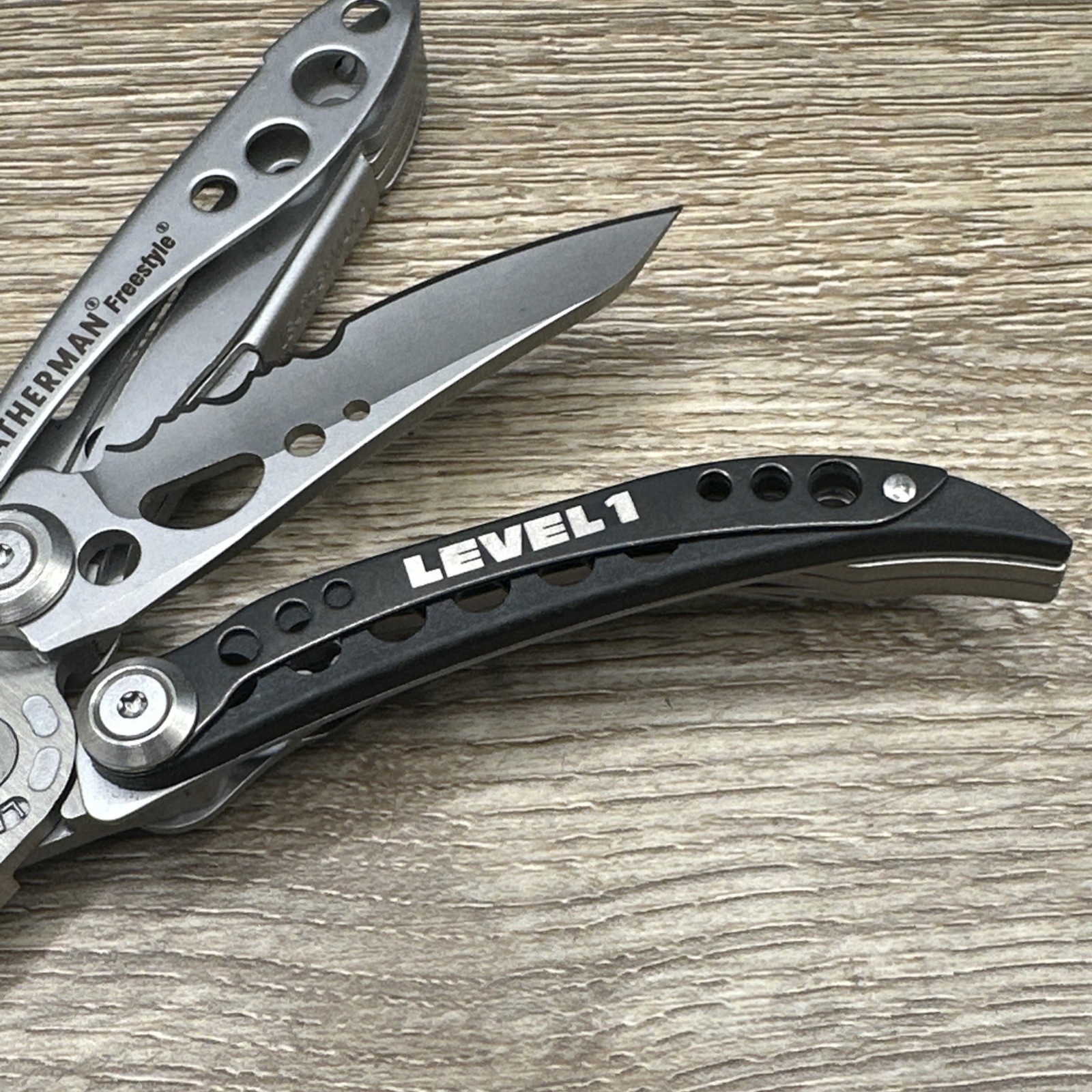 Leatherman Freestyle CX Multi-Tool – Discontinued – FAST SHIPPING!