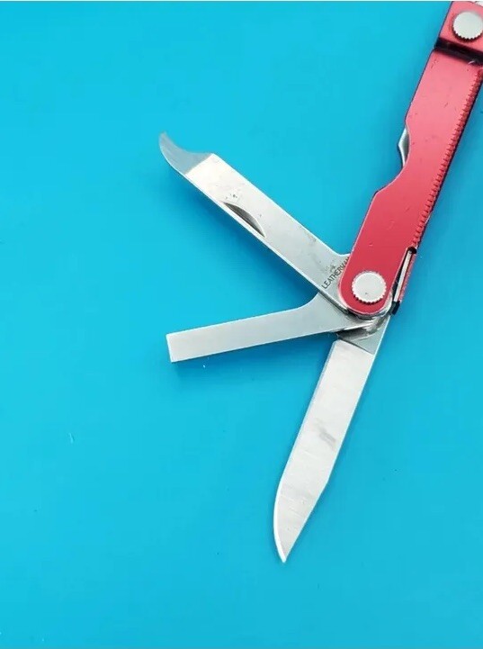 Leatherman Micra Multi-Tool, Knife, Scissors, Key Ring, Red Color in Good Condit