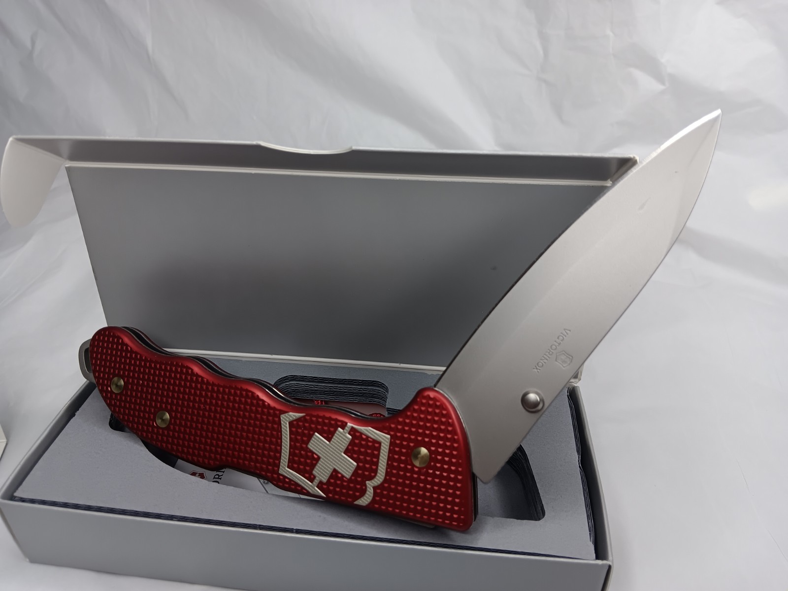 NIB – Victorinox Evoke Alox Red Swiss Army Knife w/Lanyard & Clip