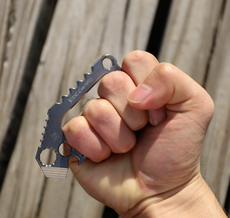 EDCgear Titanium Alloy Multi Tools Keychain Carabin Opener Crowbar Outdoor