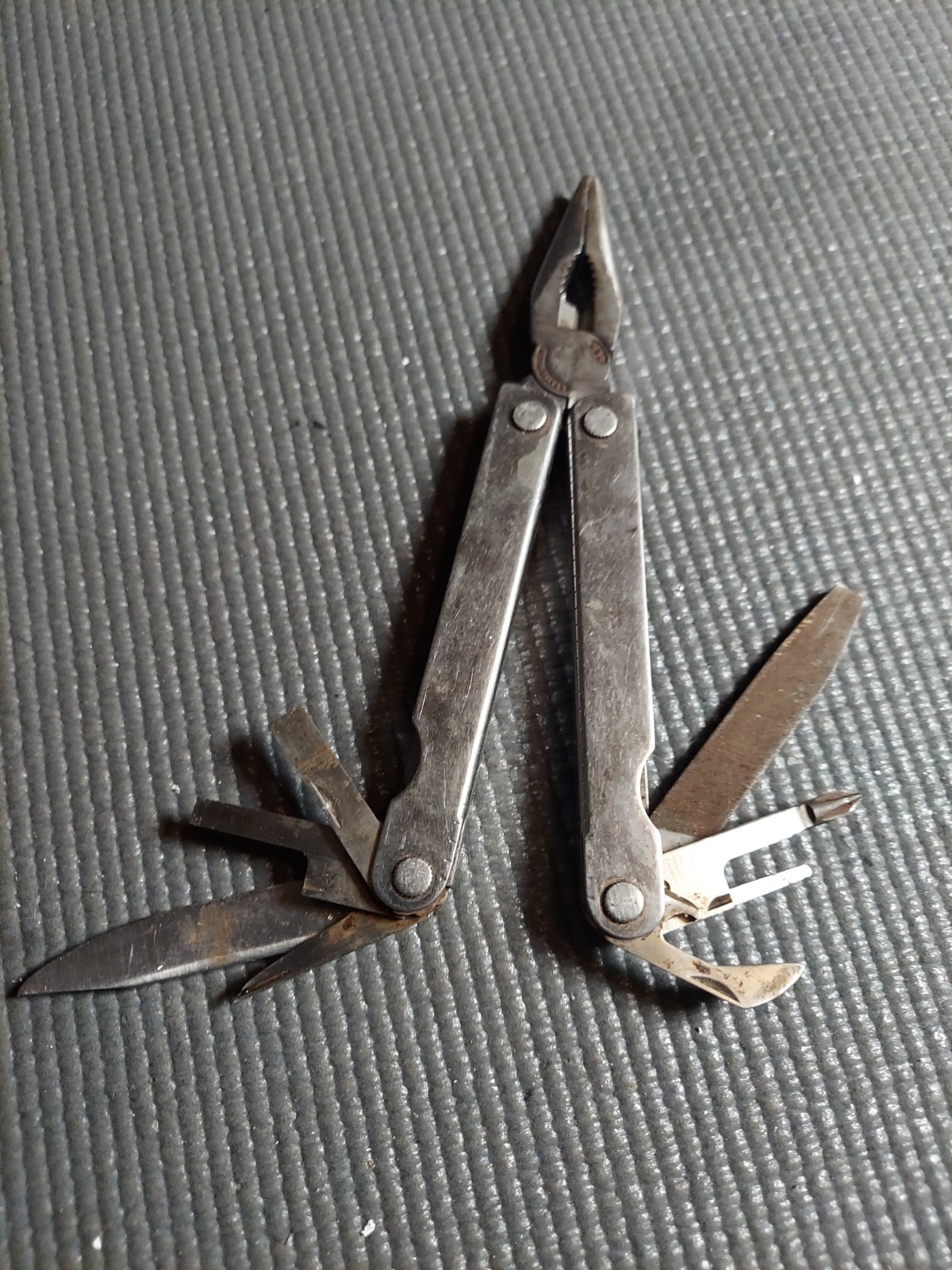 Original vintage Leatherman multi-tool, U.S. registered trademark (TM 1325473).