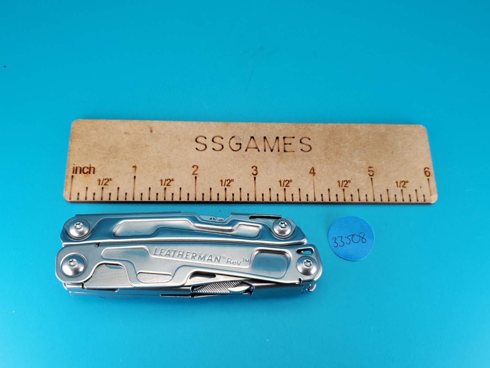 Leatherman Rev 3.8″ Multi-Tool, Stainless! *RUST ON ITEM*