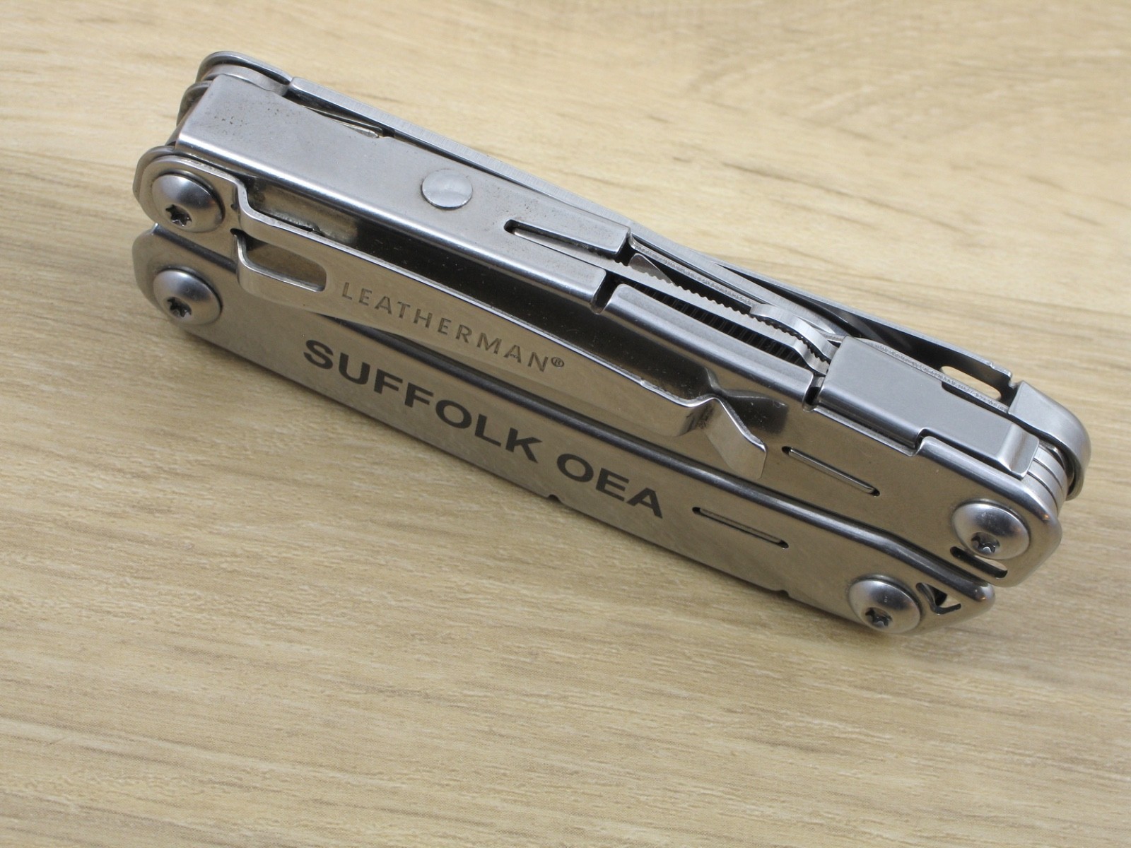 Leatherman Wingman Multi-Tool, Knife, Pliers, Stainless, USA – “SUFFOLK OEA”