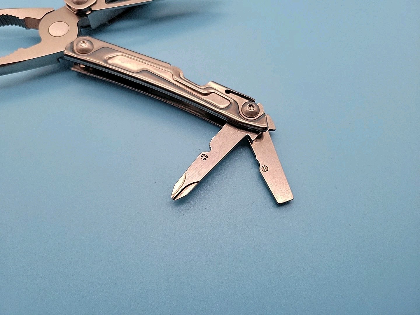 Leatherman Bolster Multi-Tool – Pliers, Knife, File, Screwdrivers, Bottle Opener