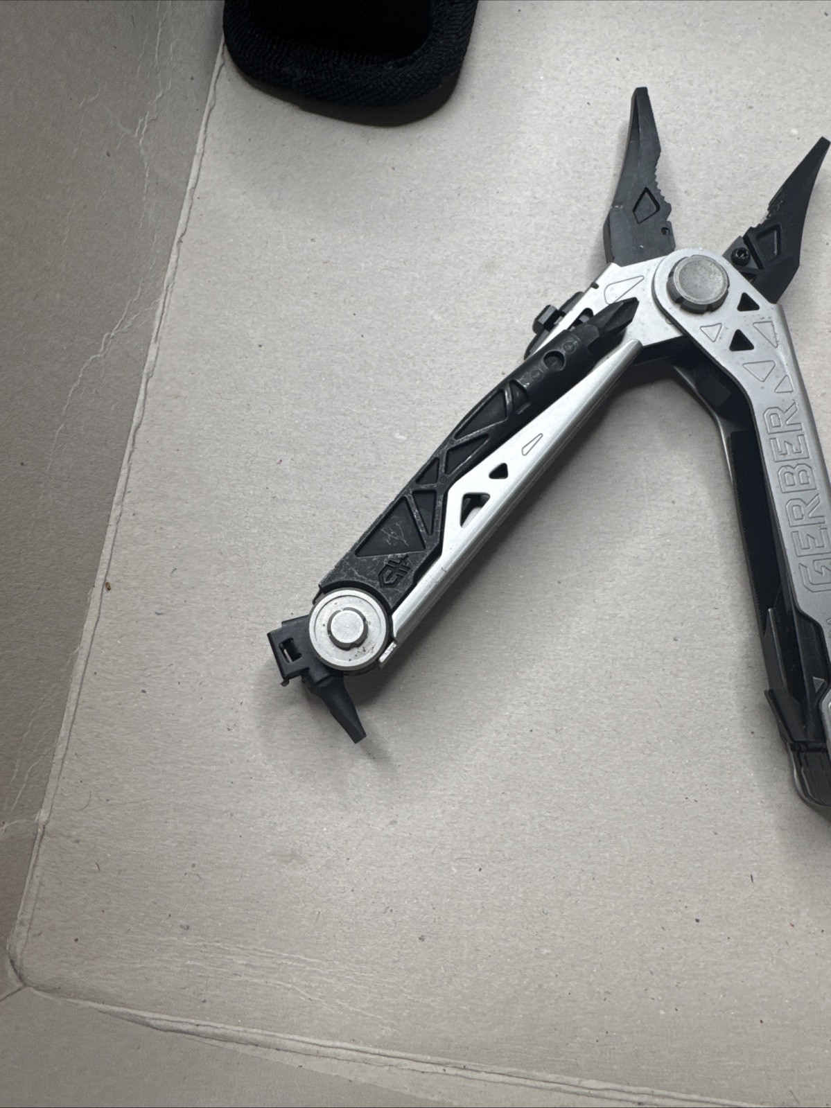 gerber dual force multi tool With Sheath And Attachments