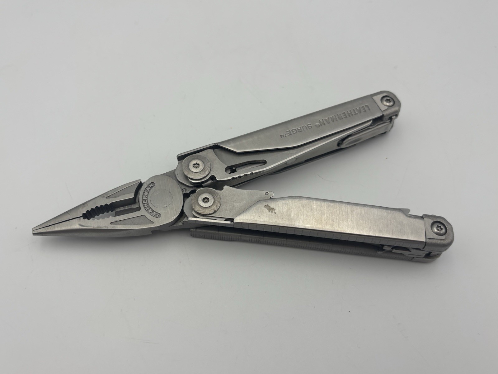 Leatherman Surge Multi-Tool Stainless Steel – Excellent Condition