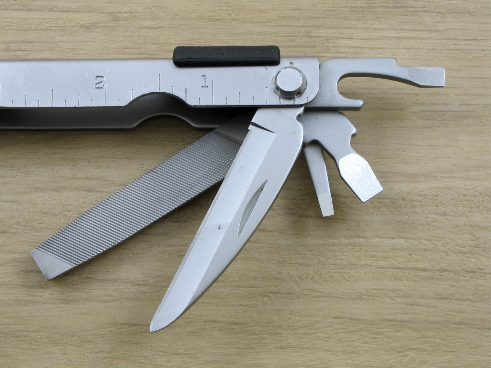 Gerber MP600 Basic Multi-Tool, Needlenose Pliers, Knife, Stainless, USA