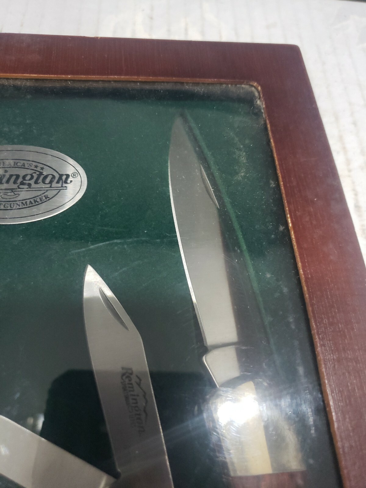 REMINGTON 3 PIECE FOLDING WOOD HANDLE POCKET KNIFE SET IN WOODEN CASE