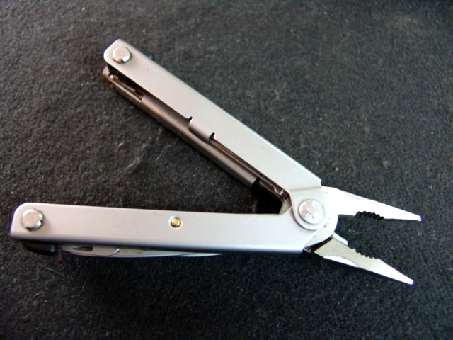 GERBER-RECOIL-AUTO PLIERS-RETIRED COLLECTIBLE-GERBER CASE-COLLECTORS EXCELLENT
