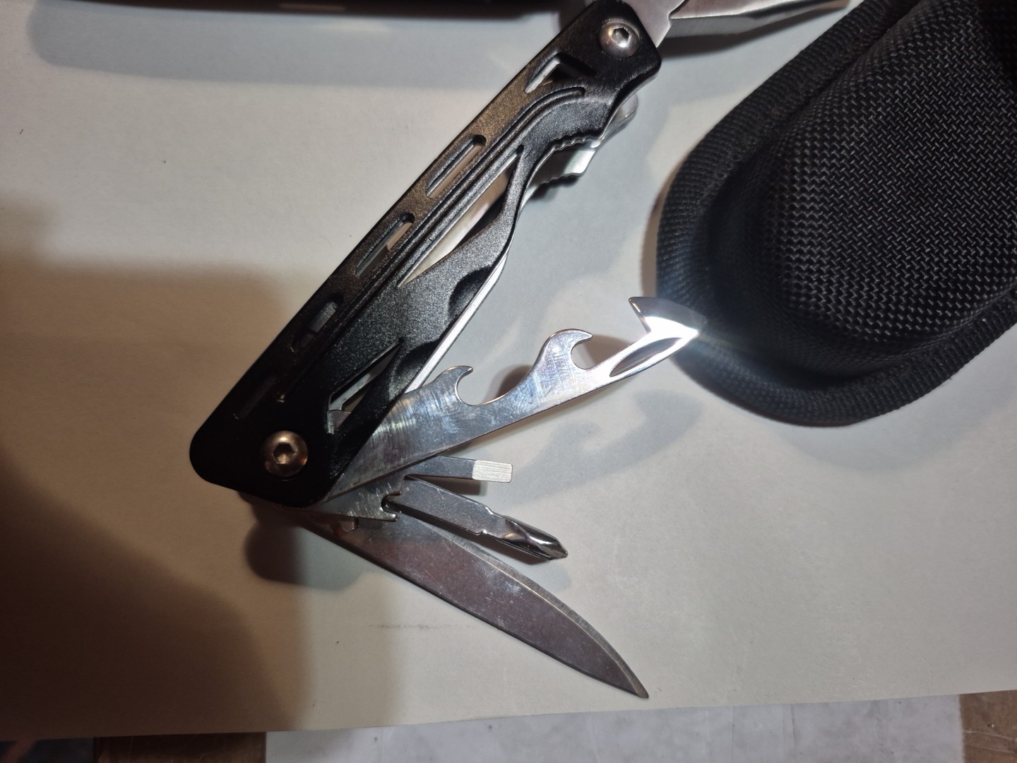 Sheffield 9 in 1 Multi Tool Pliers Knife Screwdriver and Utility Knife With Case
