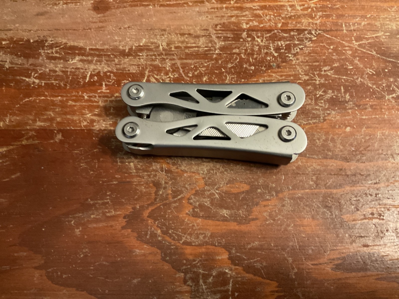 Multi Tool with 8 Separate Tools – 2 3/4” Long