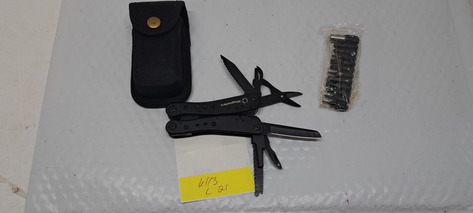 Magnelex MG-MT01 multi-tool pliers with 11 integrated components + 11 extra bit