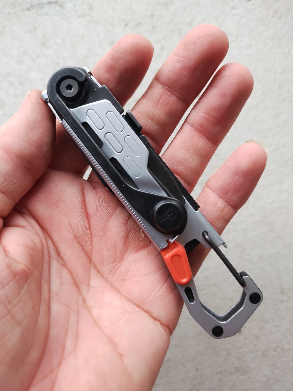 GERBER STAKE OUT CAMP MULTI-TOOL W/KNIFE 11 TOOLS 3.3 OZ., SILVER & BLACK, EXC.