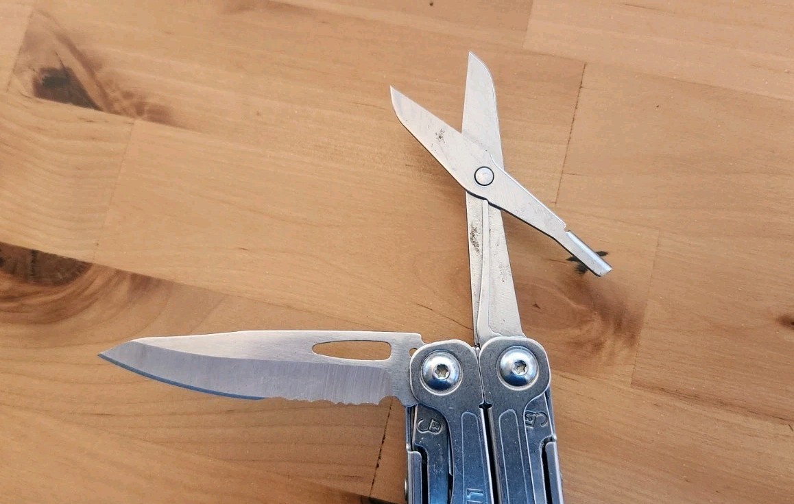 Leatherman Wingman Multi Tool Scissors Knife Pliers Screwdrivers Blade – QTY 1