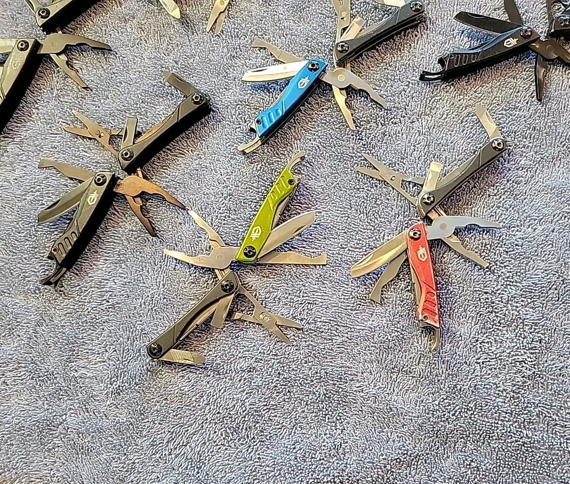 Gerber Dime Mini Keychain Multi-Tool – LOT OF 8 – Knife – Pliers – Scissors
